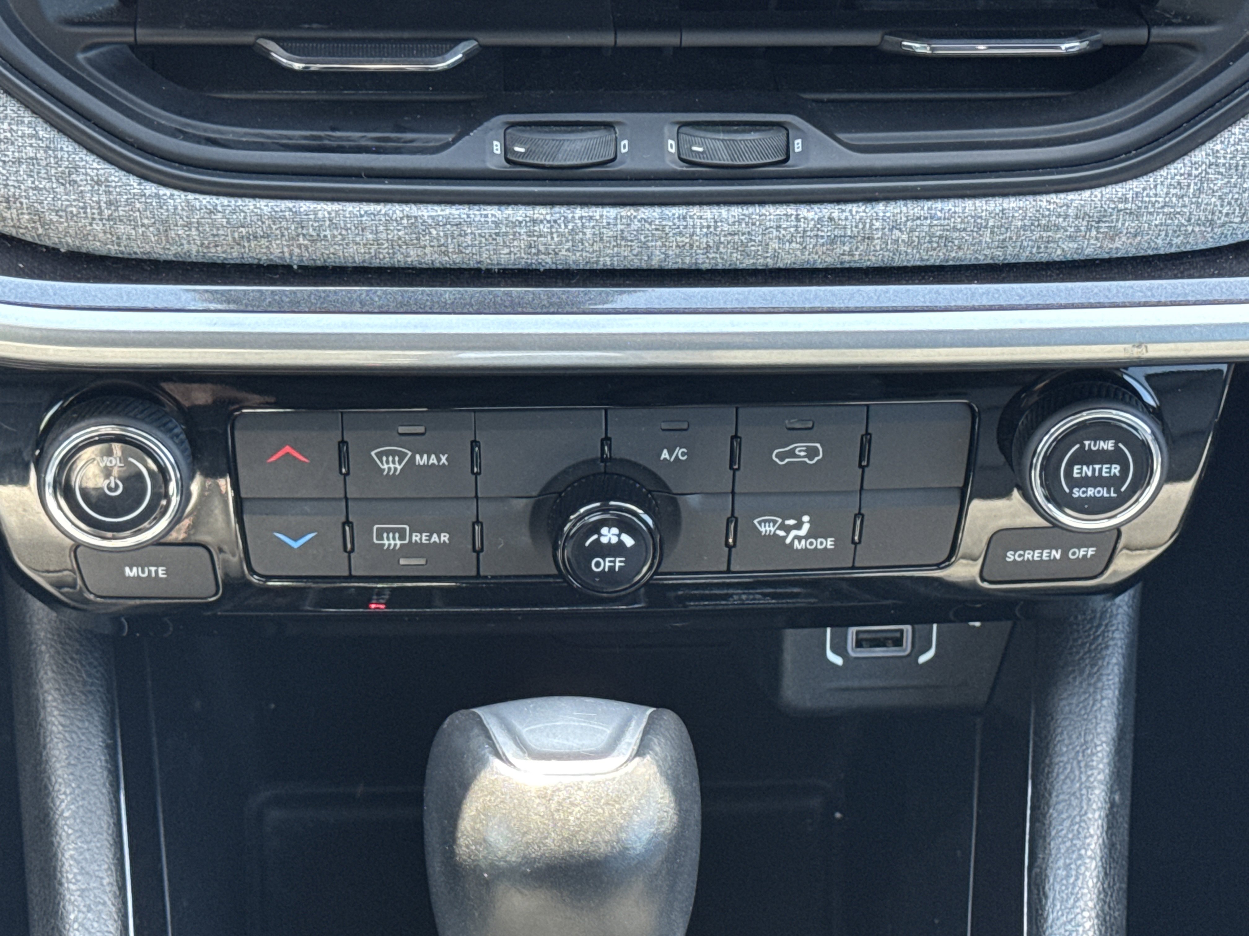 Used 2022 Jeep Compass Latitude image 10