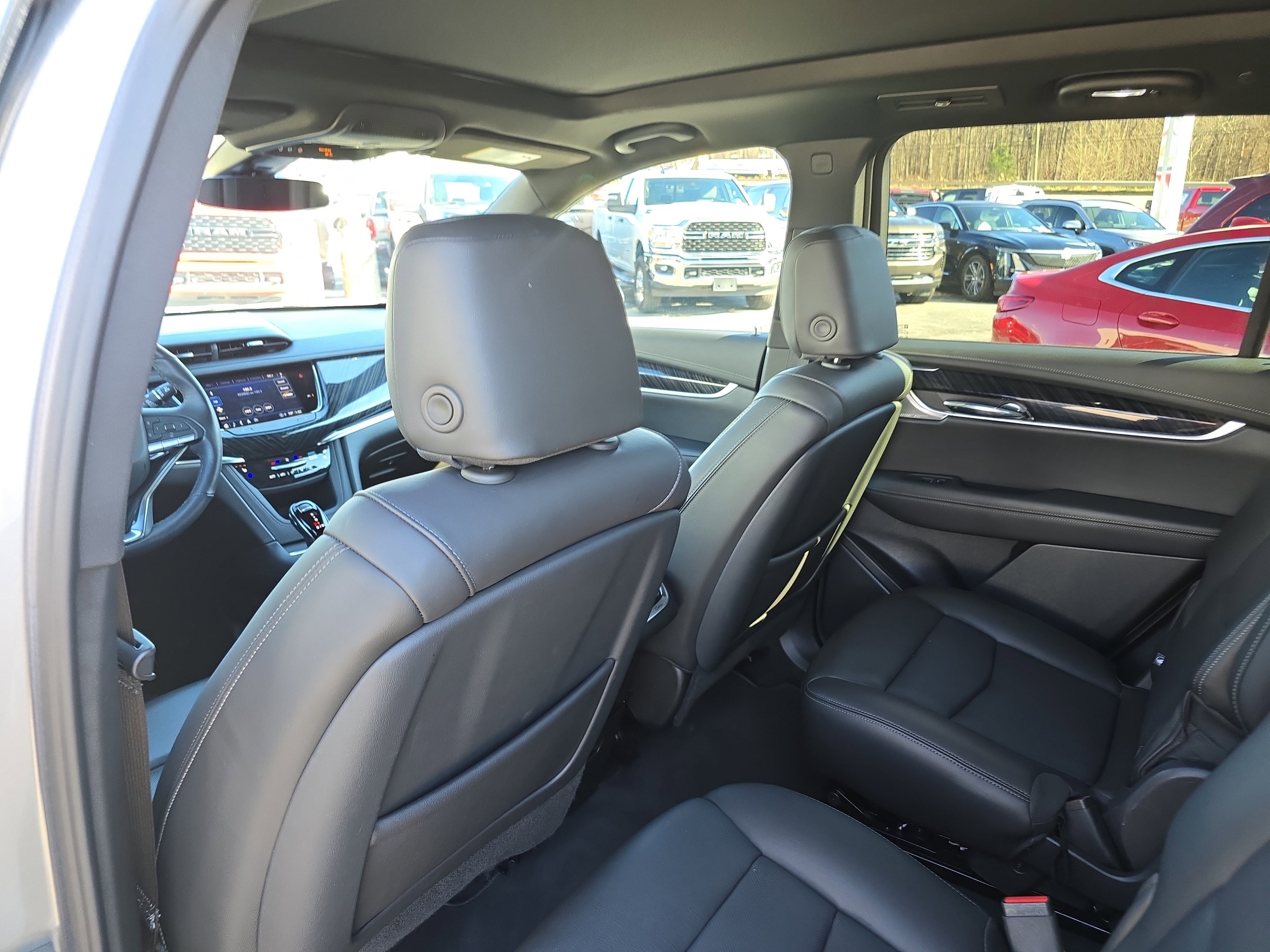 Used 2025 Cadillac XT6 Premium Luxury image 17