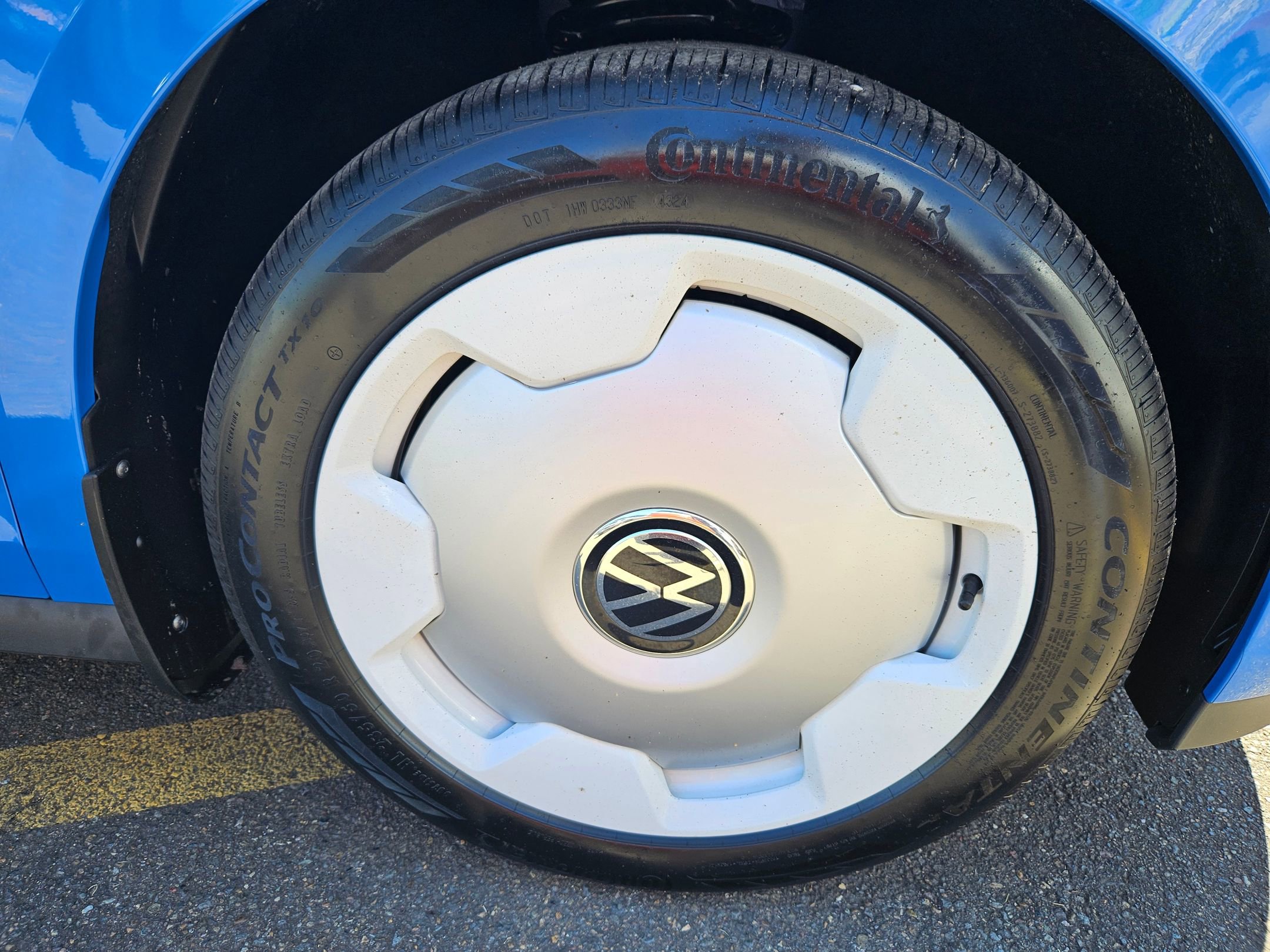 New 2025 Volkswagen ID. Buzz 1st Edition AWD/4WD image 36