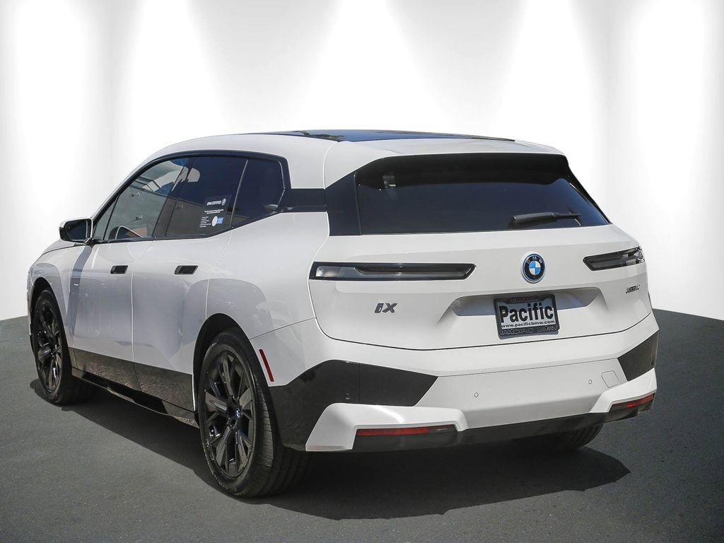 Certified 2023 BMW iX xDrive50 w/ Premium Package AWD/4WD image 4