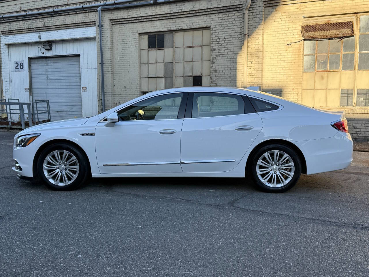 Used 2019 Buick LaCrosse Essence image 5