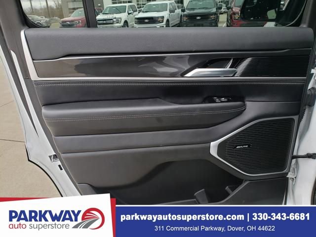 Used 2023 Jeep Wagoneer 4WD w/ Premium Group I image 15
