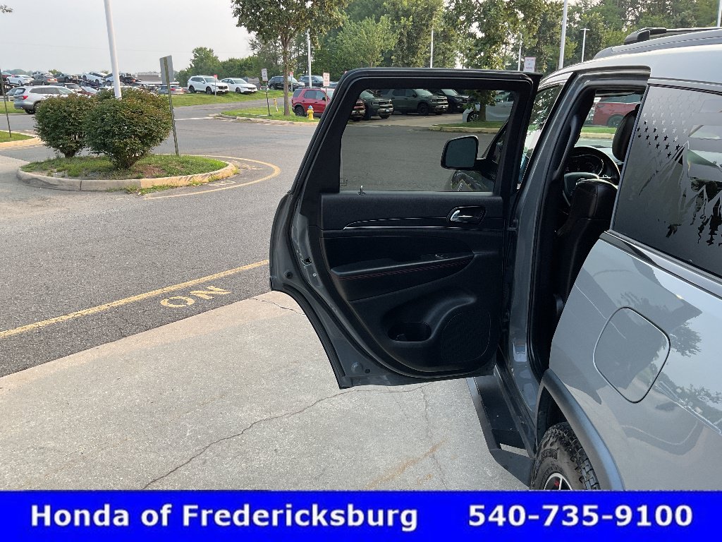 Used 2021 Jeep Grand Cherokee Trailhawk w/ Premium Lighting Group AWD/4WD image 16