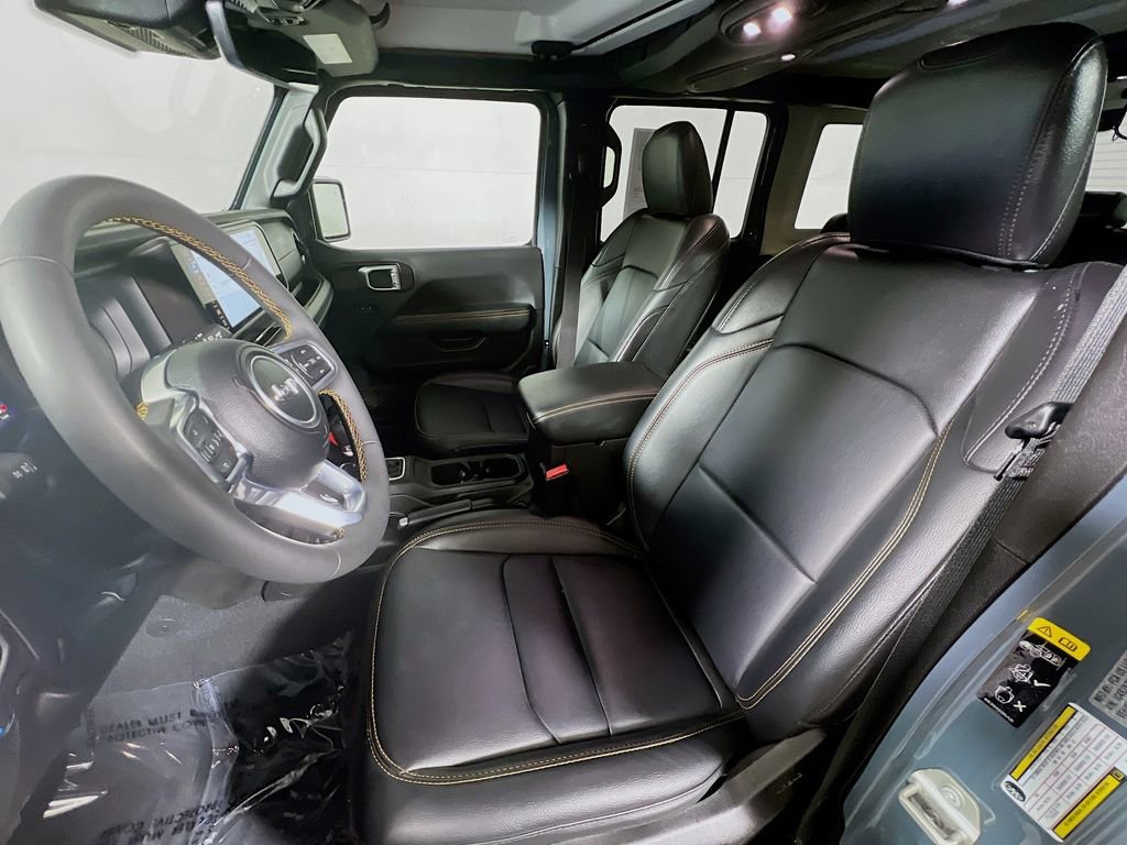 Used 2024 Jeep Wrangler Unlimited Sahara w/ Technology Group image 19