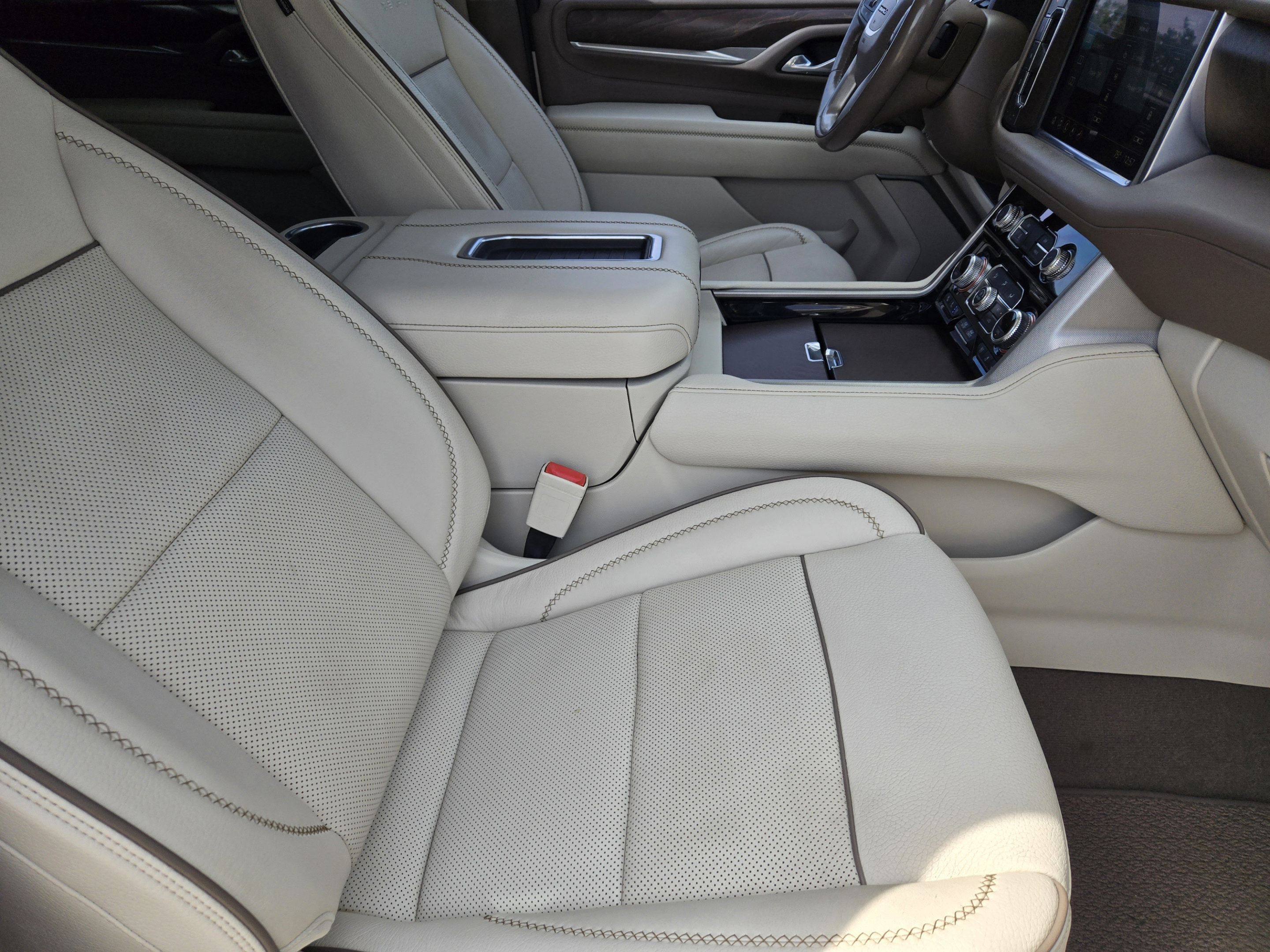 Used 2021 GMC Yukon Denali w/ Denali Ultimate Package AWD/4WD image 10
