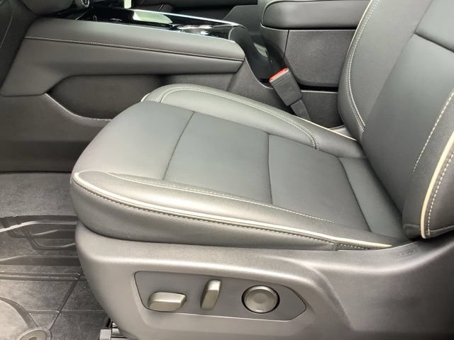 Used 2026 Chevrolet Tahoe Premier w/ Sun And Tow Package AWD/4WD image 17