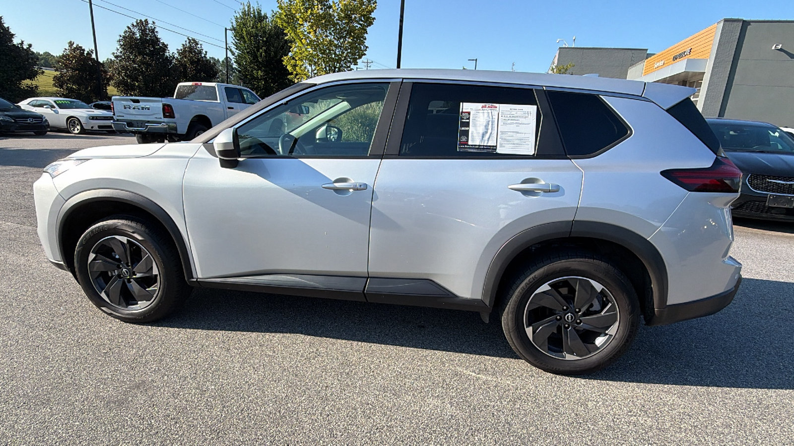 Used 2024 Nissan Rogue SV AWD/4WD image 11