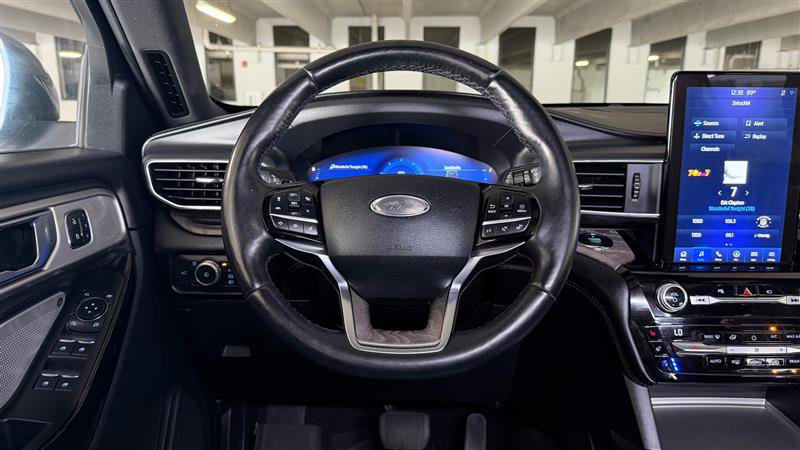 Used 2021 Ford Explorer Platinum w/ Equipment Group 601A AWD/4WD image 28