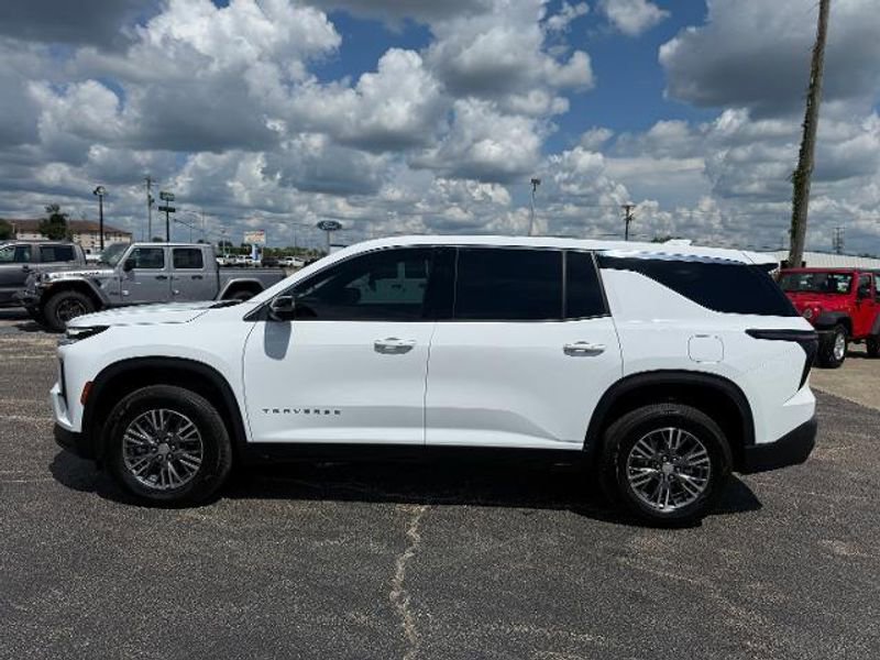 Used 2024 Chevrolet Traverse LS image 30