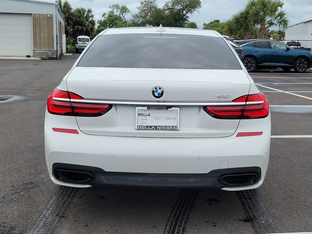 Used 2019 BMW 750i w/ Executive Package image 4