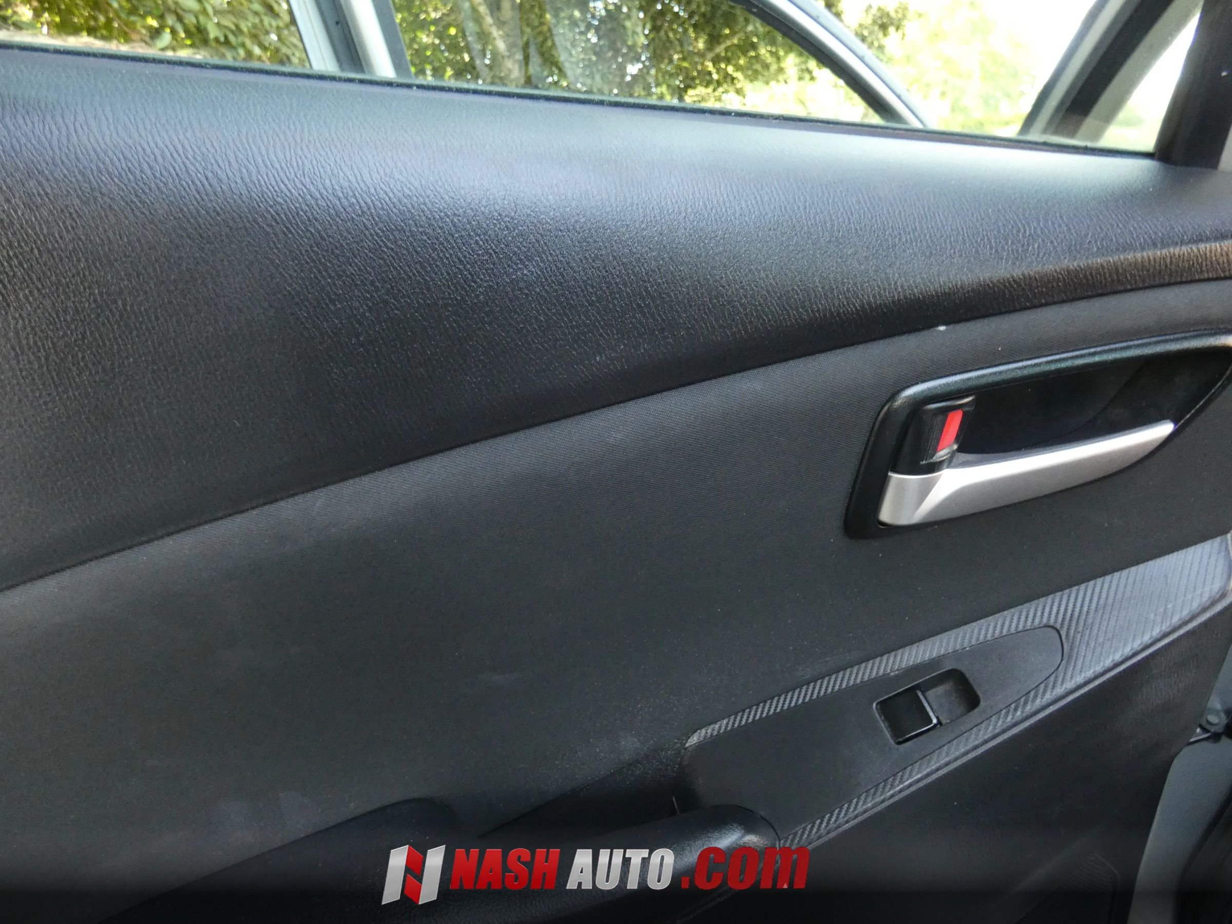 Used 2019 Toyota Yaris LE FWD image 38