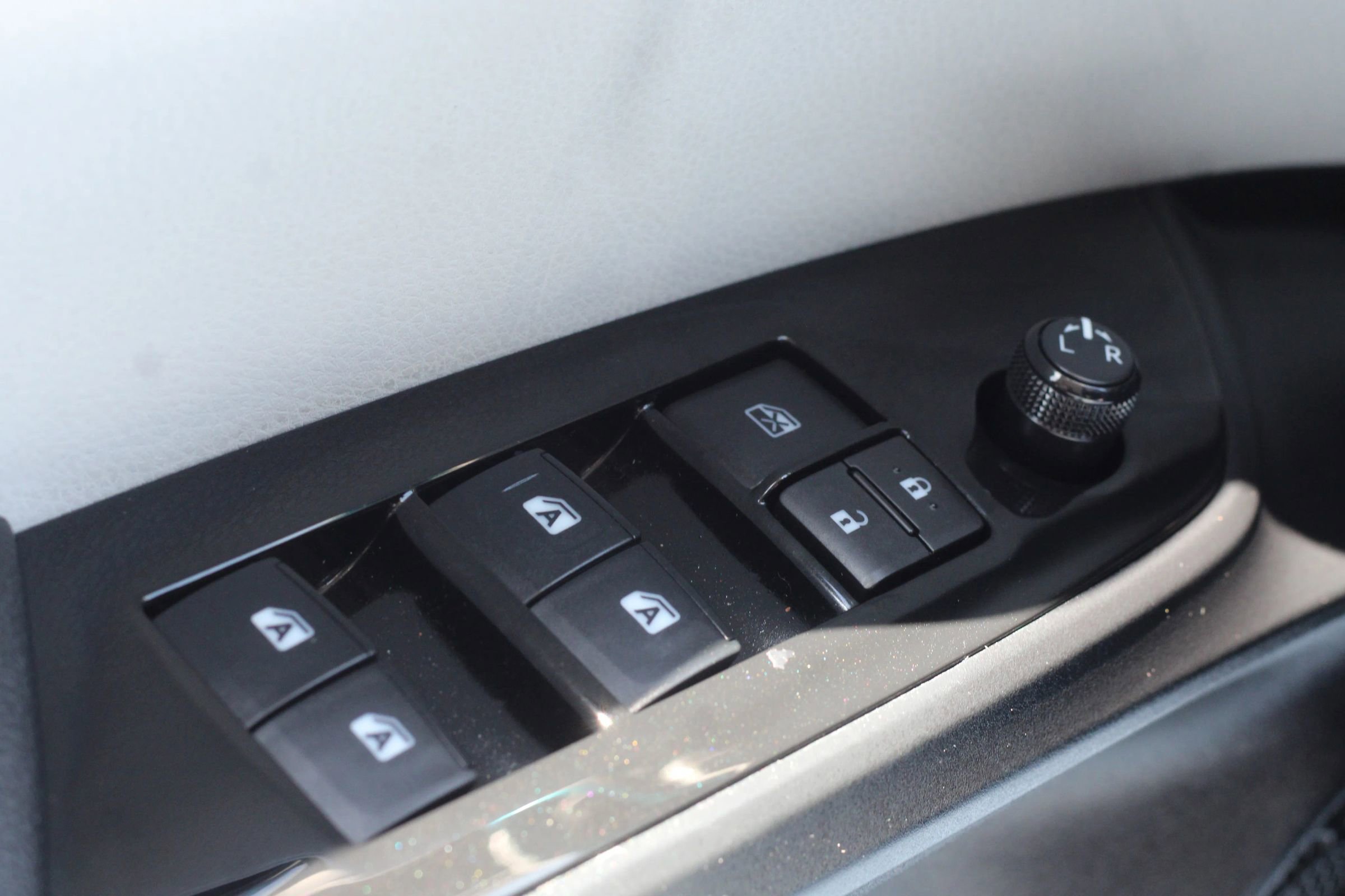 Used 2018 Toyota Prius Prime Advanced FWD image 19