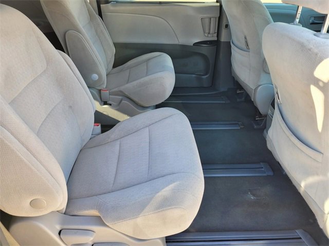 Used 2020 Toyota Sienna LE w/ LE Preferred Package image 13