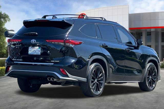 Used 2023 Toyota Highlander XSE AWD/4WD image 4
