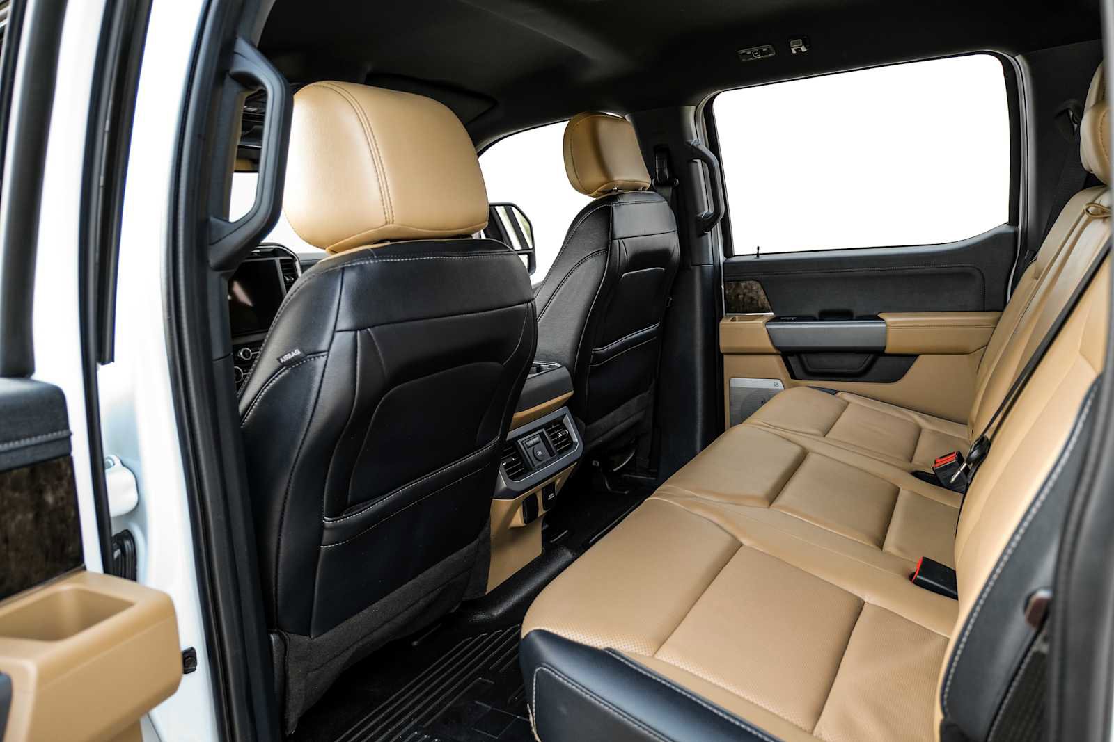 Used 2023 Ford F350 Lariat w/ FX4 Off-Road Package image 38