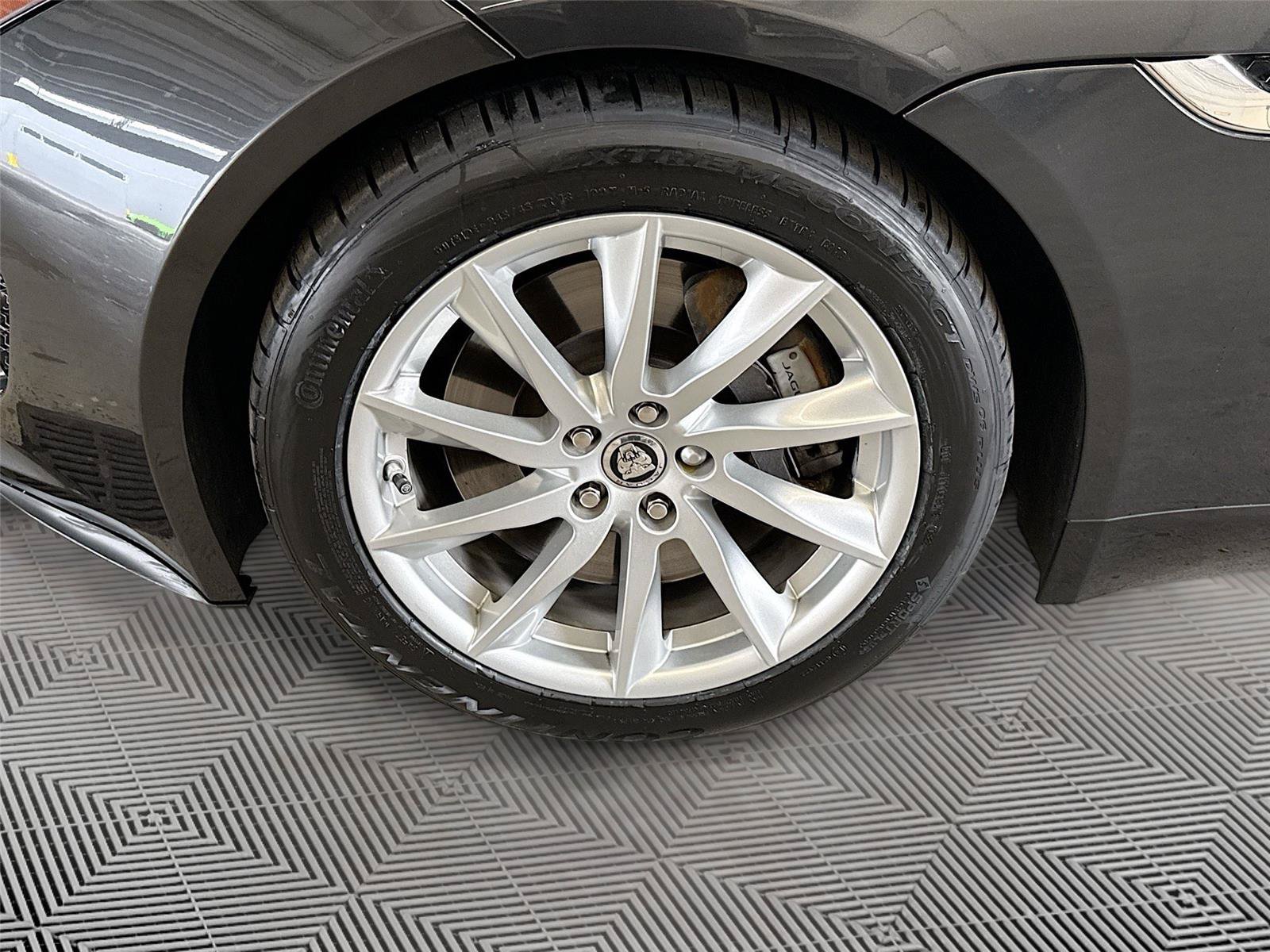 Used 2014 Jaguar F-TYPE Convertible RWD image 28