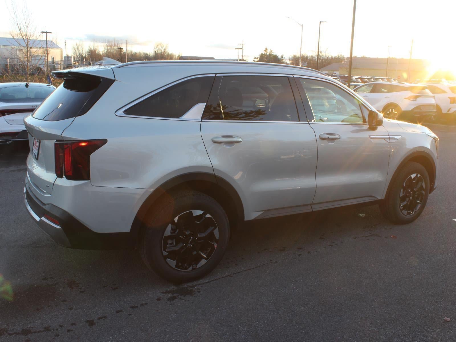 New 2026 Kia Sorento S w/ S Panoramic Sunroof Package image 4