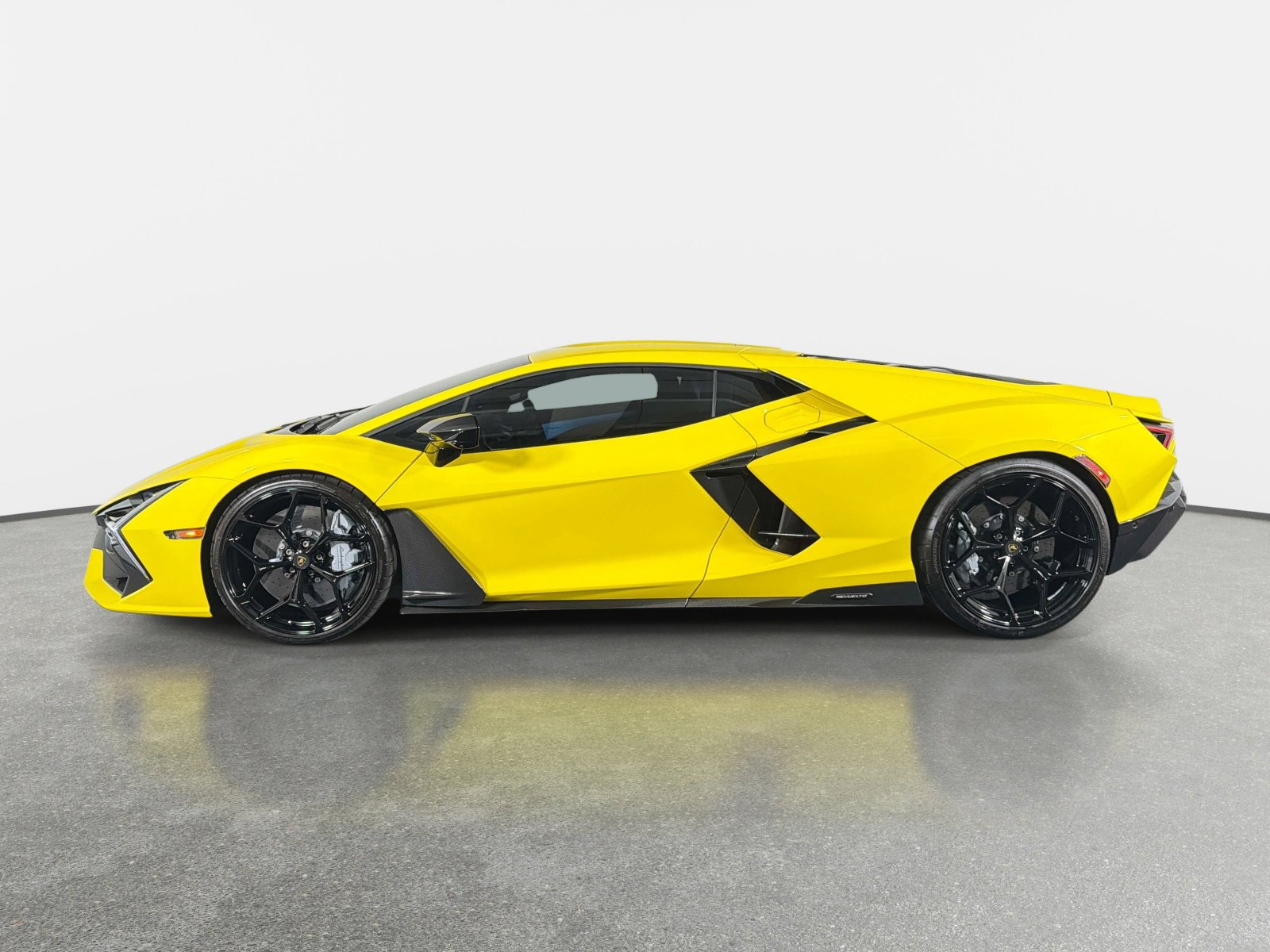 Used 2025 Lamborghini Revuelto image 6