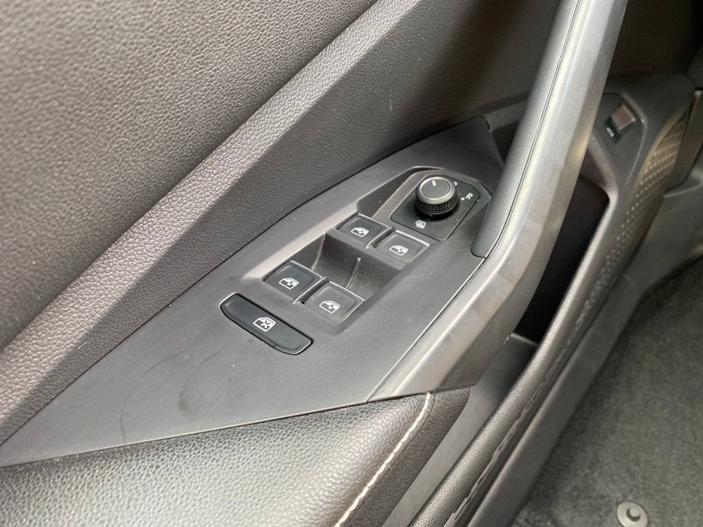 Used 2025 Volkswagen Jetta Sport FWD image 25