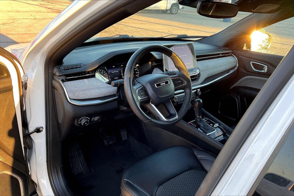 Used 2024 Jeep Compass Latitude AWD/4WD image 22