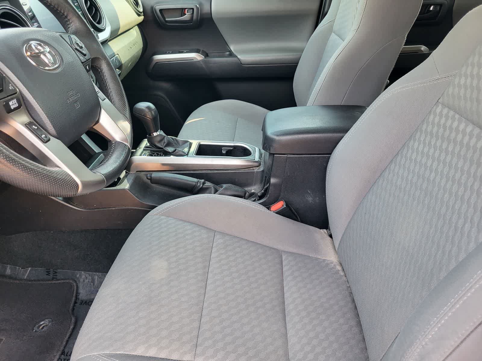 Used 2020 Toyota Tacoma SR5 RWD image 24