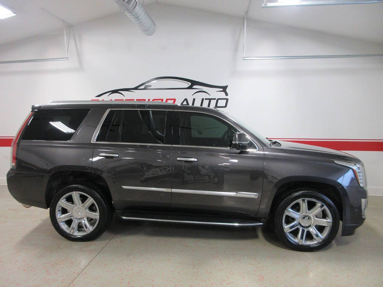 Used 2017 Cadillac Escalade Luxury AWD/4WD image 5
