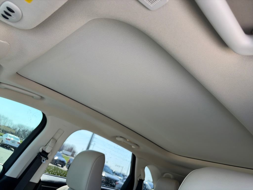 Used 2023 Ford Edge Titanium w/ Class II Trailer Tow Package AWD/4WD image 23