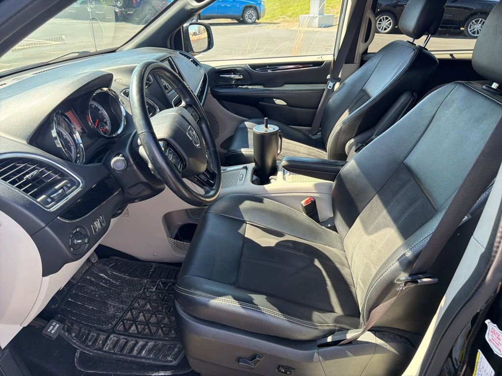 Used 2019 Dodge Grand Caravan SXT w/ Driver Convenience Group image 11