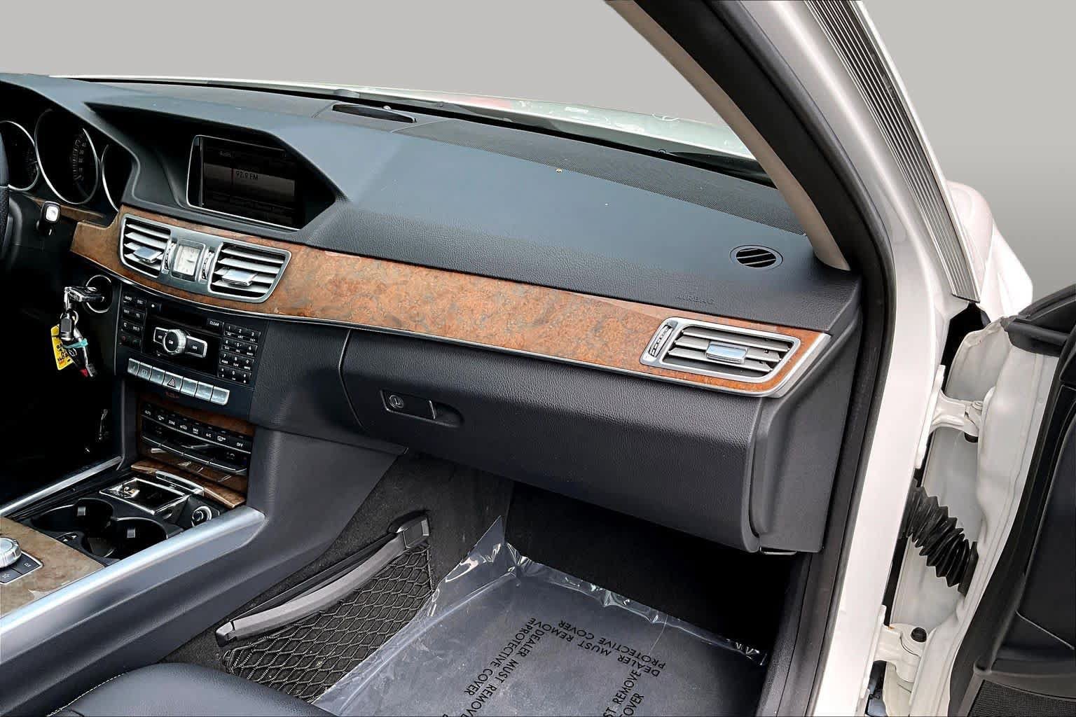 Used 2014 Mercedes-Benz E 350 4MATIC Sedan image 19