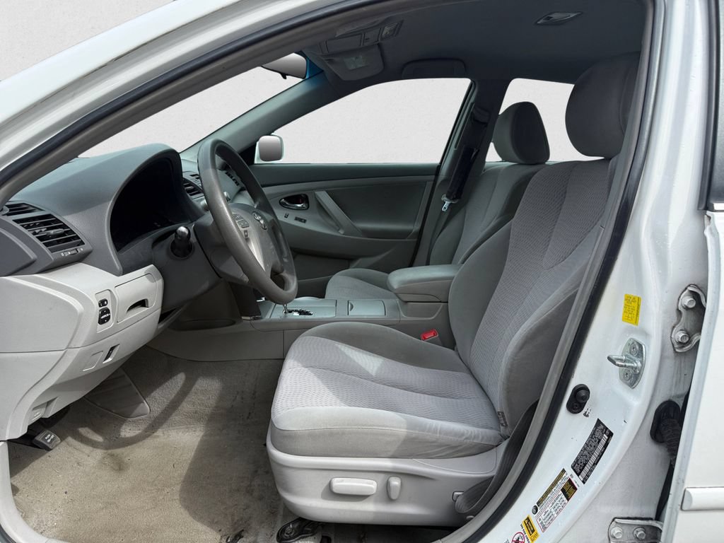 Used 2011 Toyota Camry LE FWD image 9