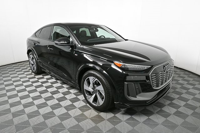 New 2025 Audi Q6 e-tron Prestige