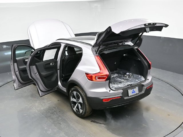 New 2026 Volvo XC40 B5 Plus w/ Protection Package Premier AWD/4WD image 42