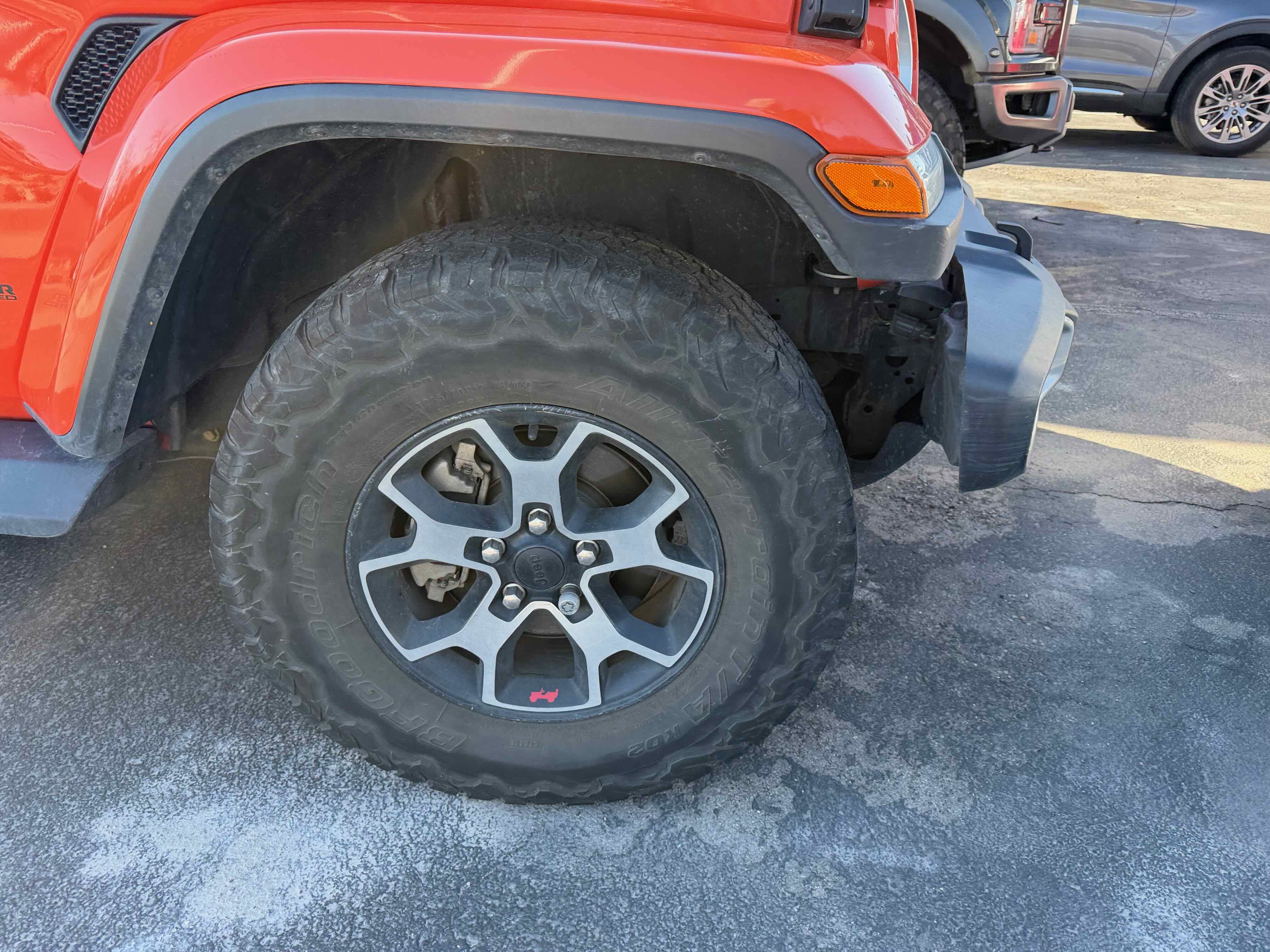 Used 2019 Jeep Wrangler Unlimited Sahara w/ Uconnect 4C Nav & Sound Group image 3