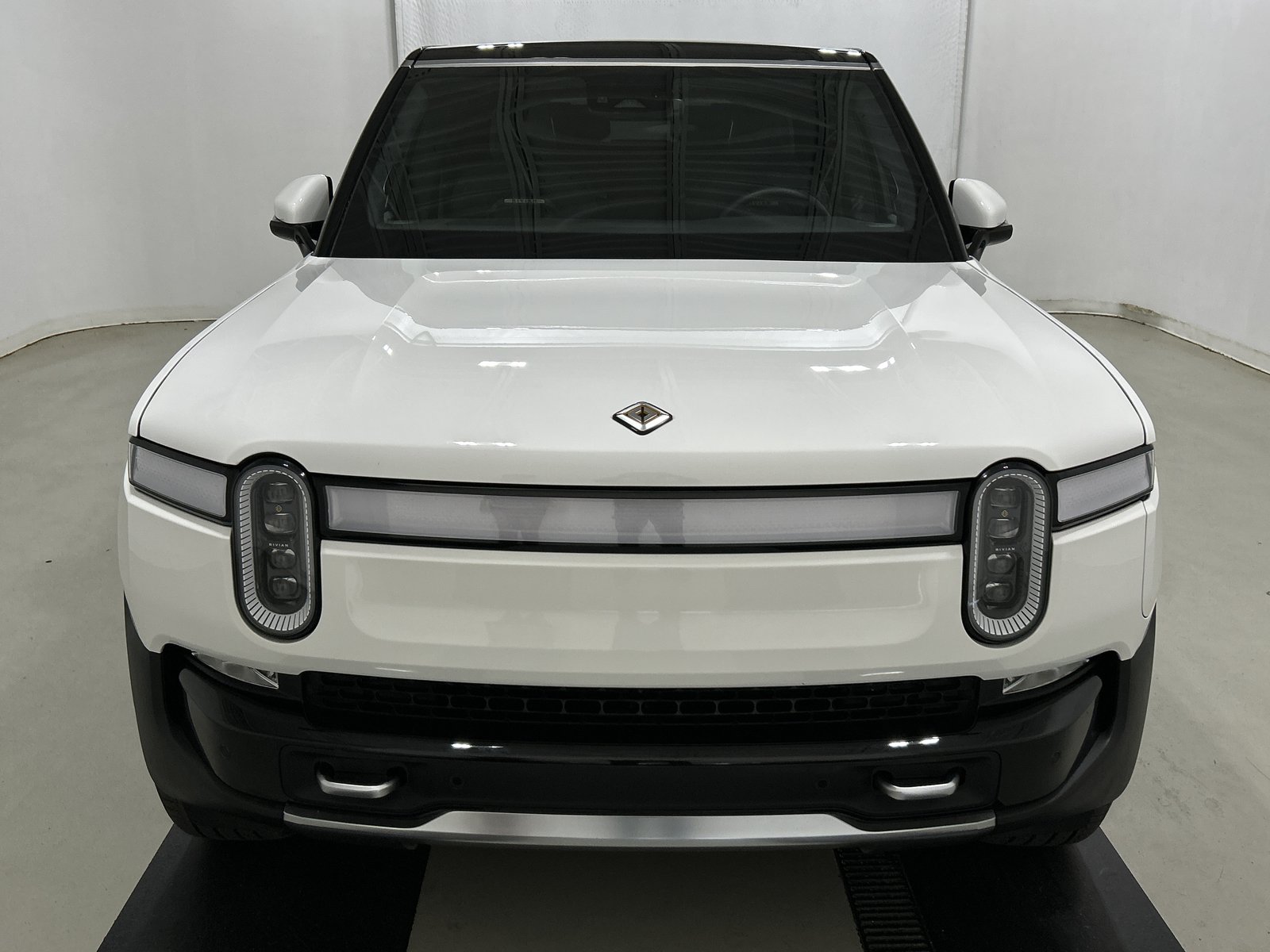 Used 2023 Rivian R1S Adventure AWD/4WD image 8