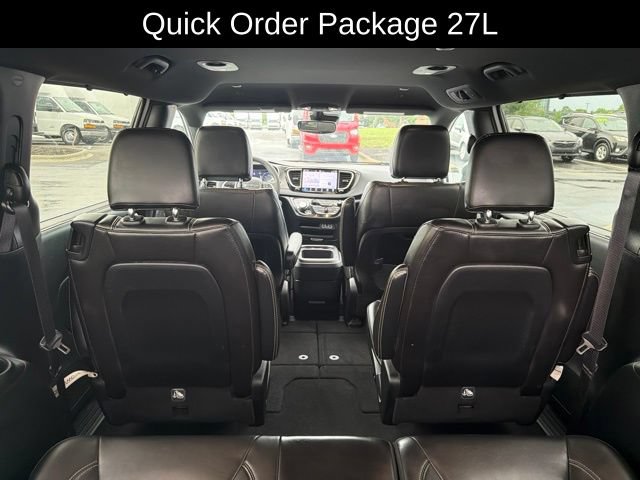 Used 2025 Chrysler Pacifica Select FWD image 12