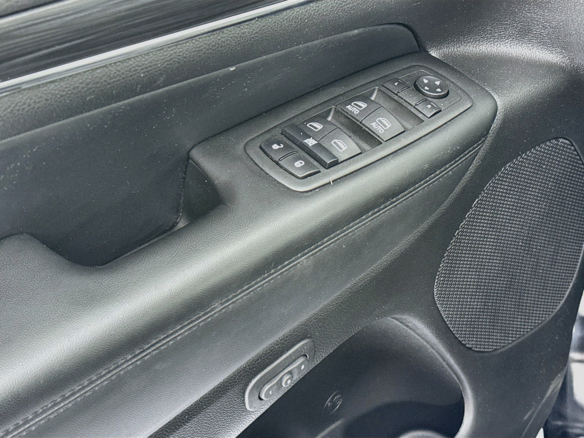 Used 2022 Jeep Grand Cherokee Limited AWD/4WD image 18