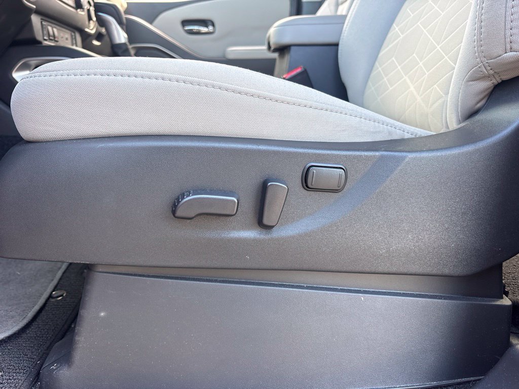 Used 2025 Nissan Frontier SV w/ SV Convenience Package RWD image 10