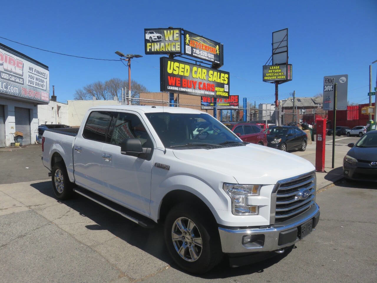 Used 2017 Ford F150 XLT w/ Equipment Group 302A Luxury AWD/4WD image 4