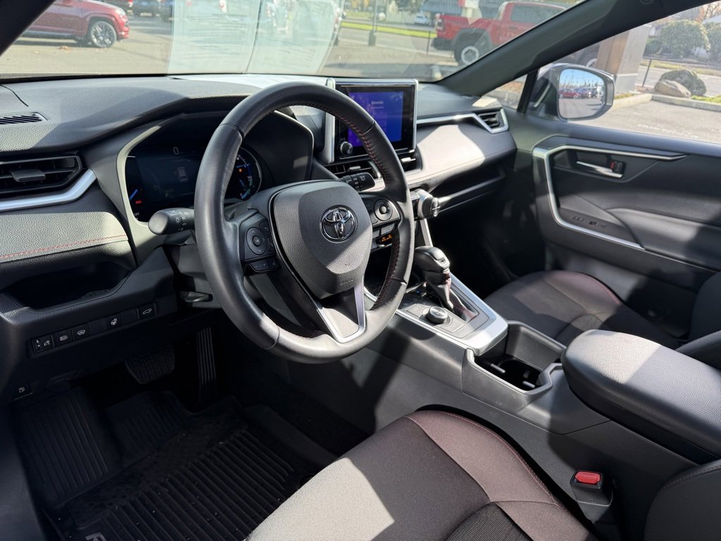 Used 2024 Toyota RAV4 SE image 15