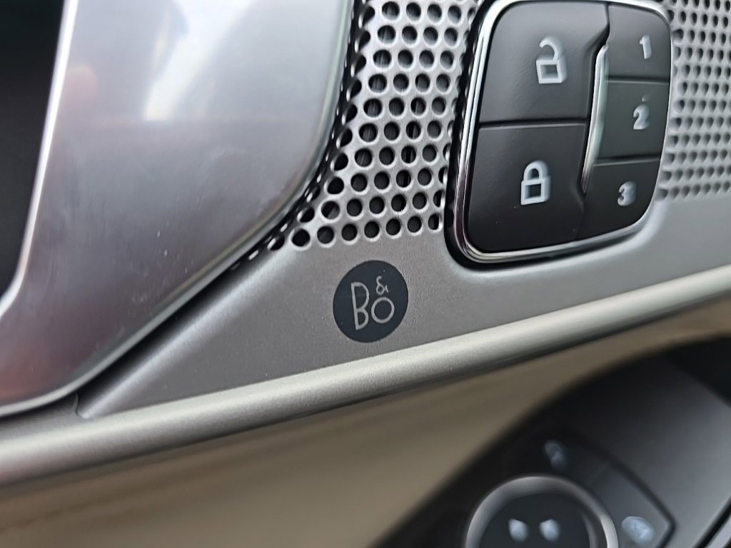 Used 2023 Ford Explorer Platinum w/ Class IV Trailer Tow Package image 17