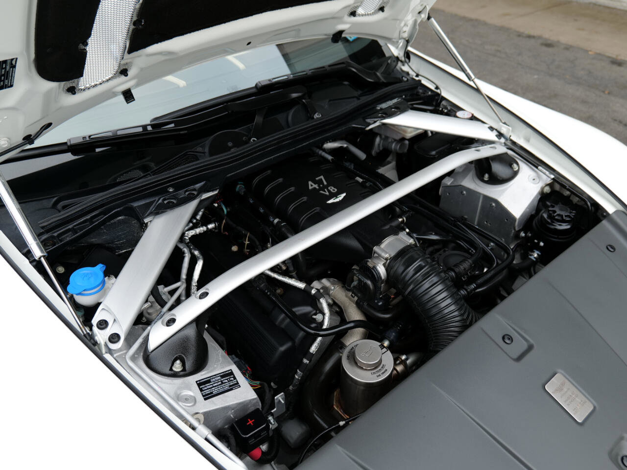 Used 2015 Aston Martin V8 Vantage S image 46