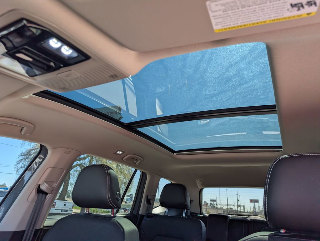 Used 2025 Volkswagen Atlas SEL image 23