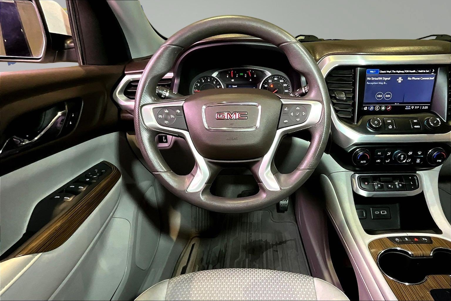 Used 2022 GMC Acadia SLE FWD image 9