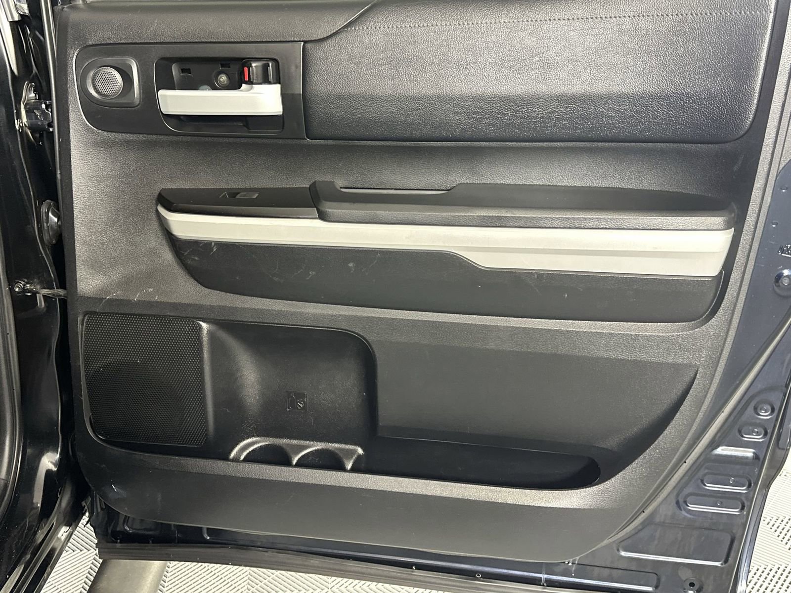 Used 2019 Toyota Tundra SR5 w/ SR5 Upgrade Package image 32