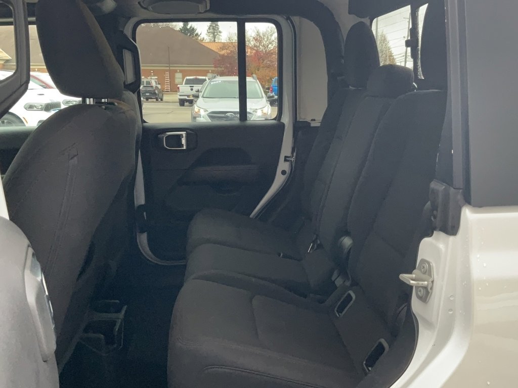 Used 2023 Jeep Gladiator Overland image 9