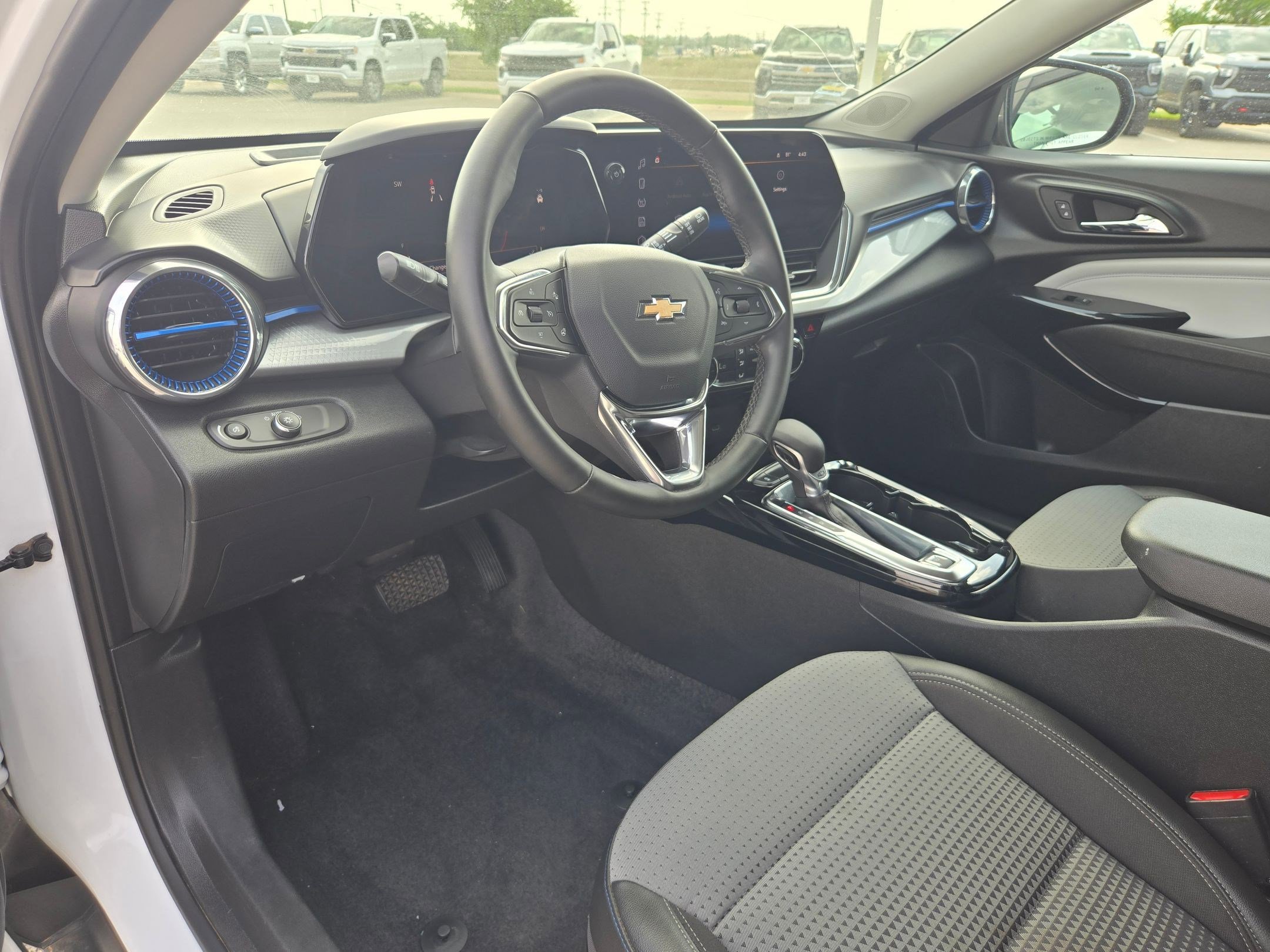 Certified 2025 Chevrolet Trax LT w/ Driver Confidence Package FWD image 11
