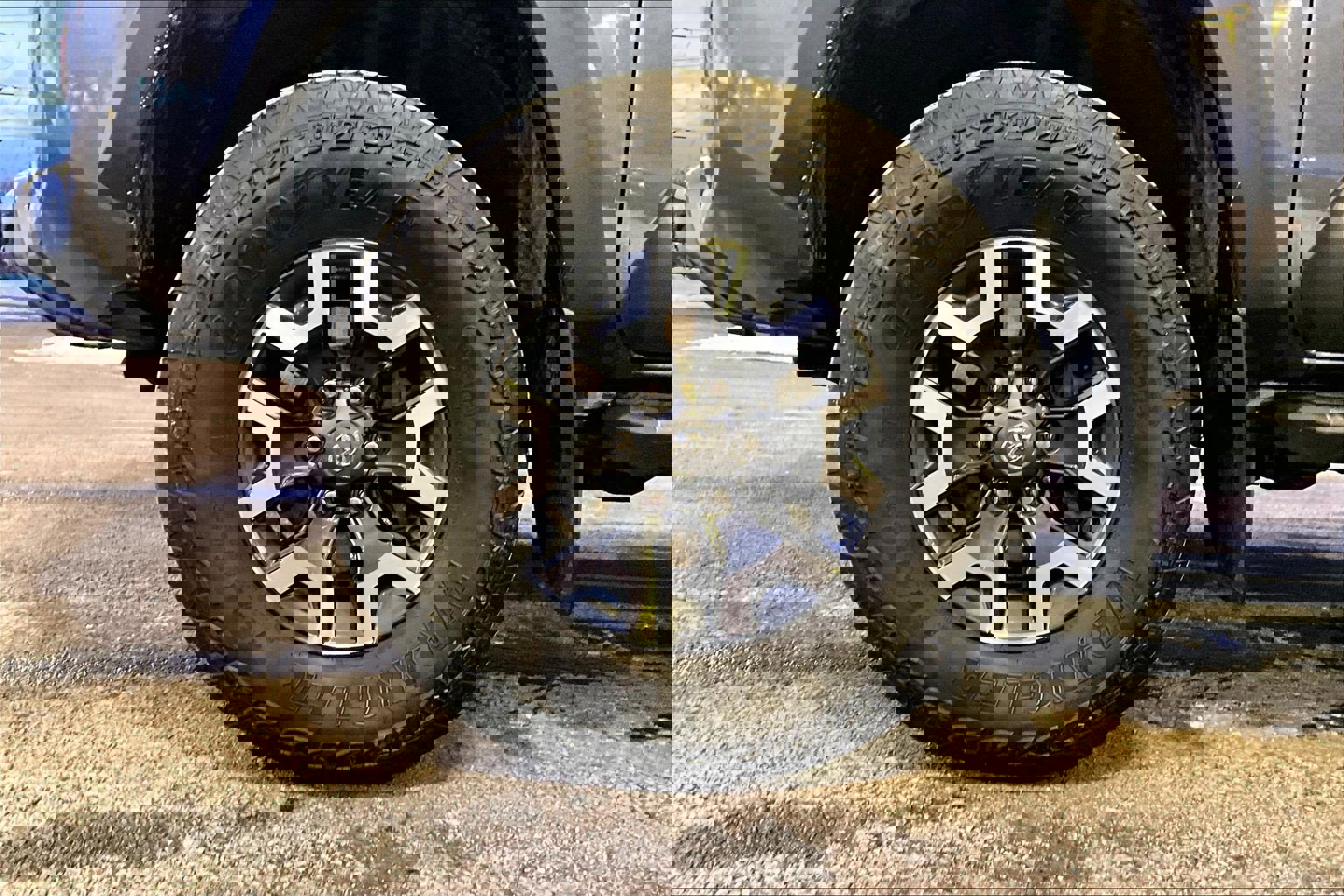 Used 2022 Toyota Tacoma TRD Off-Road image 9