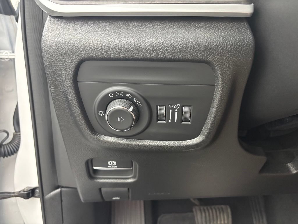 Used 2024 Jeep Grand Cherokee Limited AWD/4WD image 28