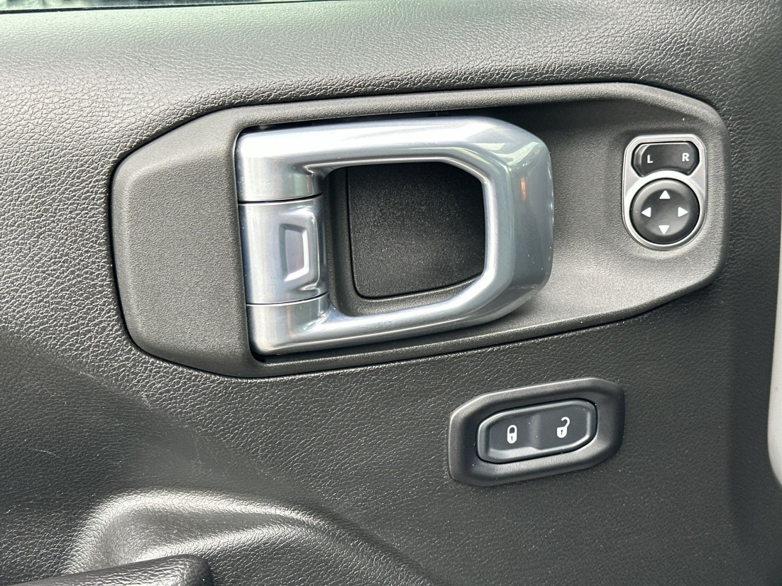 Used 2021 Jeep Gladiator Mojave w/ LED Lighting Group AWD/4WD image 16