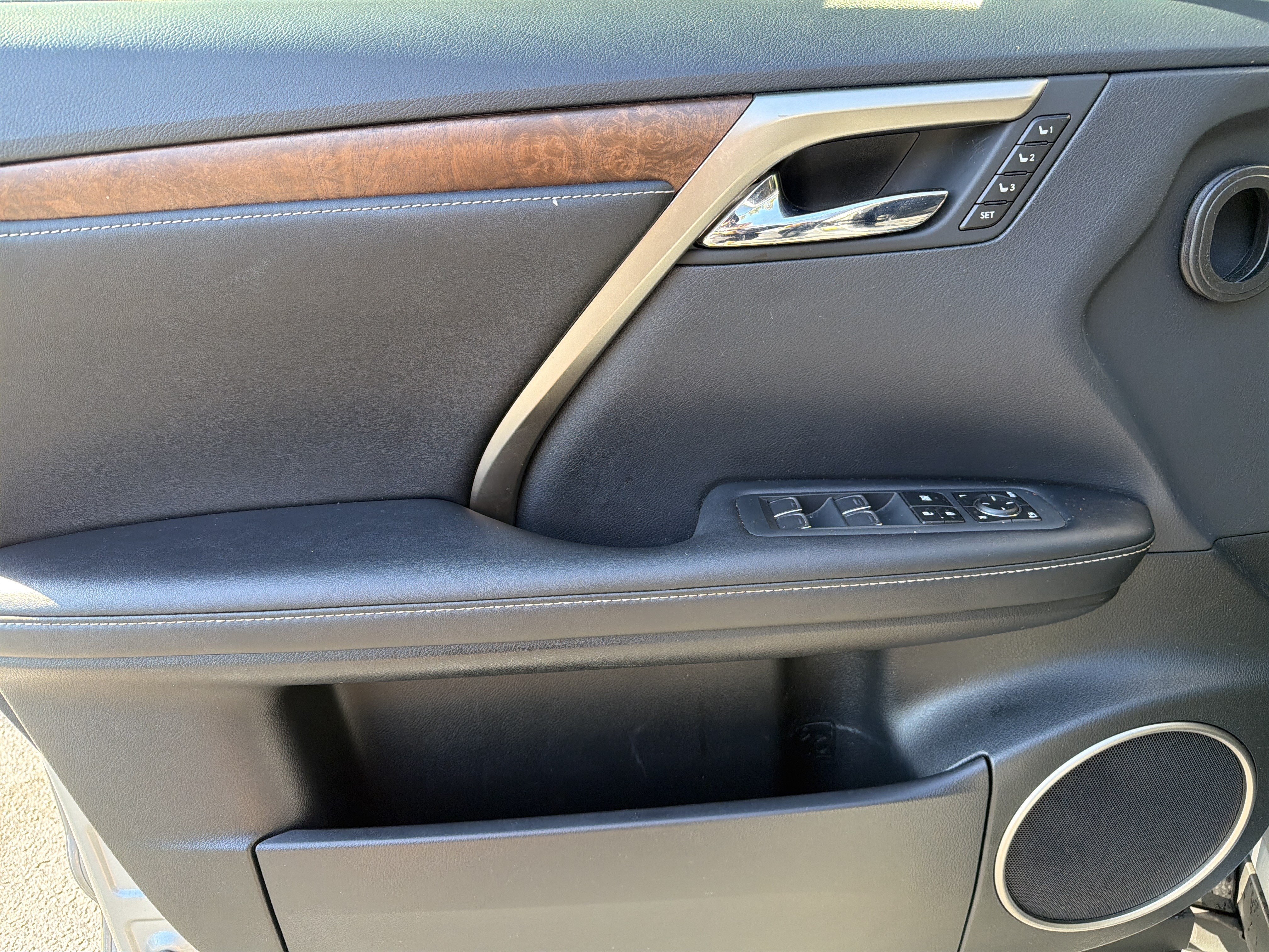 Used 2022 Lexus RX 350L FWD w/ Premium Package image 13